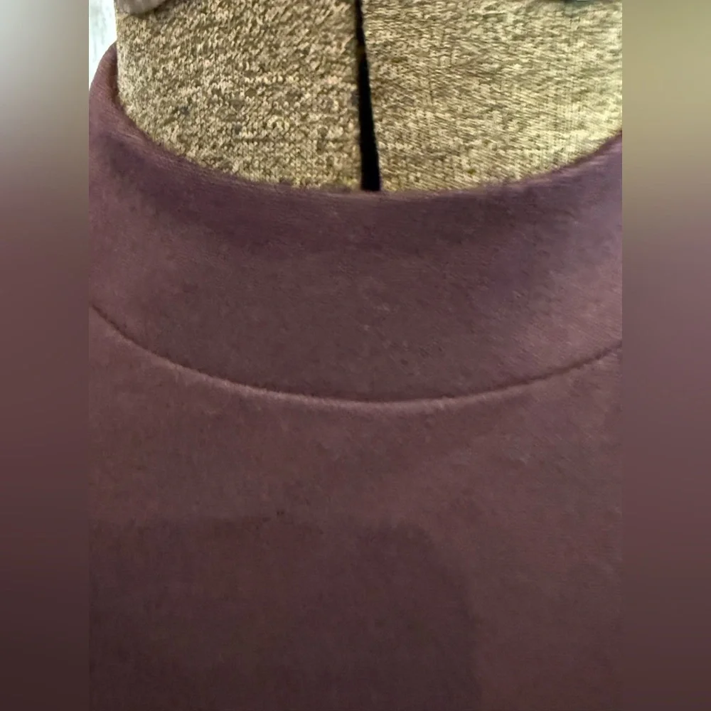 Elegant Purple Dress with Red Accents - Picture 6 of 14